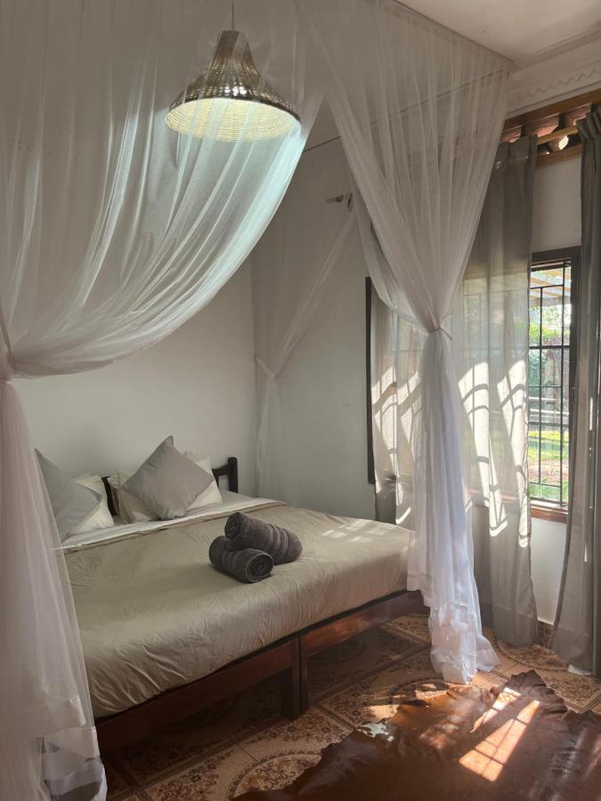 Bed and Breakfast 30 Wilson Джинджа Экстерьер фото